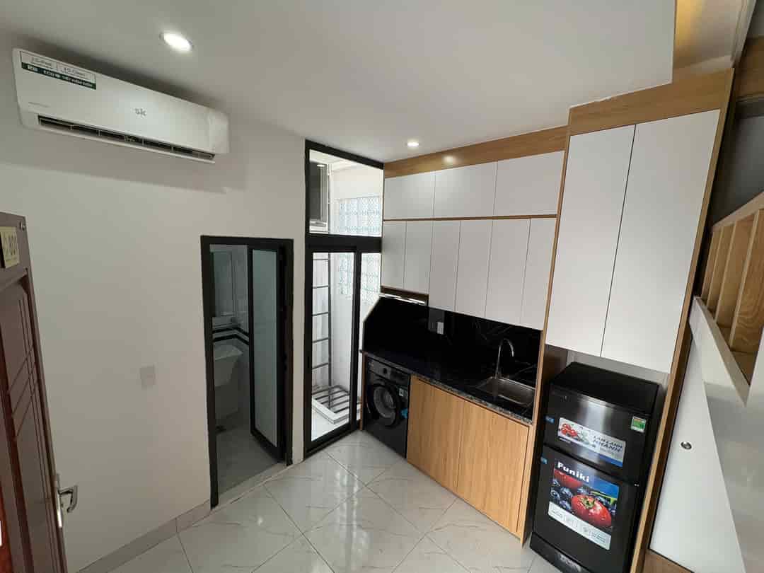 Cho Thuê CCMN 103 Pháo Đài Láng 30m2 Gác Xép + Giường Ban Công Cửa Sổ Giặt Riêng Thang Máy Gần Chợ Ở Sướng
