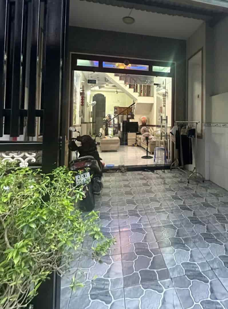 BÁN NHÀ NHANH DT 80M2 HẺM XE HƠI VÀO NHÀ NGAY TRUNG TÂM  DĨ AN ĐƯỜNG XE TẢI TRƯỚC NHÀ