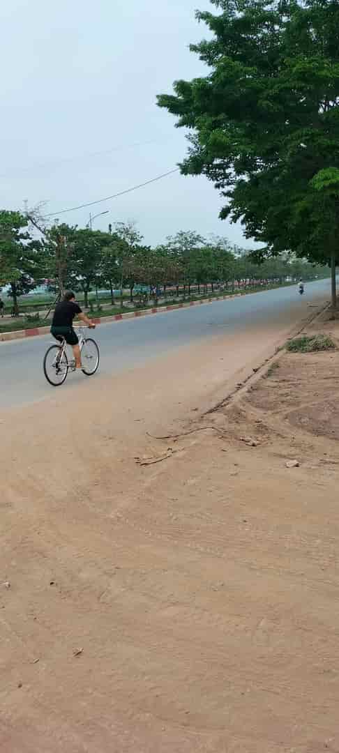 NHÀ MẶT ĐƯỜNG 40M DÂN XÂY KIÊN CỐ CÓ Ô CHỜ THANG MÁY TẠI YÊN VIÊN