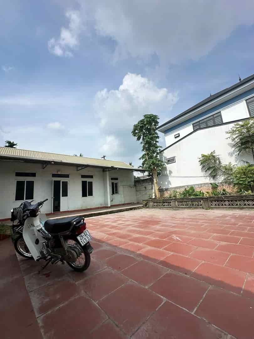 Góc bán đất tặng Nhà khang trang trên đất - 2 mặt tiền trước sau