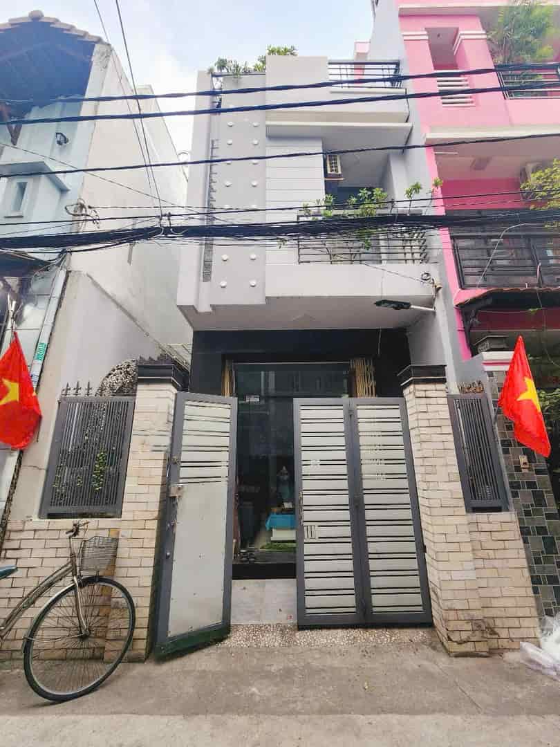 Nhà hẻm thẳng 1 lầu+ST Nguyễn Thị Tần P2Q8