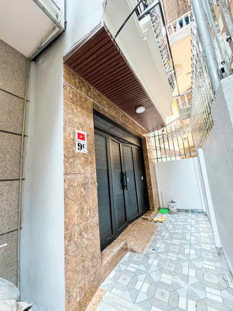 Tòa apartment xây mới 67m2 x 16P tại Nguyễn Đình Hoàn, DT 1 tỷ/năm