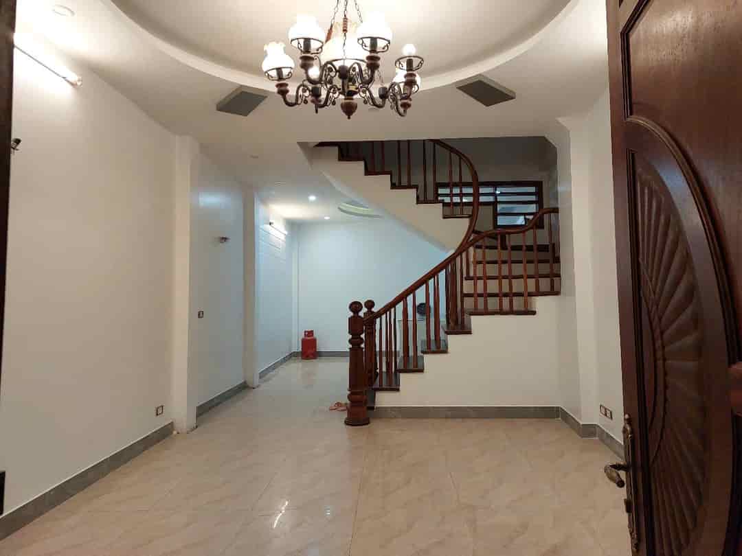 Cho thuê nhà ngõ ô tô Phố Hoa Bằng, Cầu Giấy, 5 tầng x 50m2, 6 ngủ, 4 vệ sinh, 25 Triệu/th
