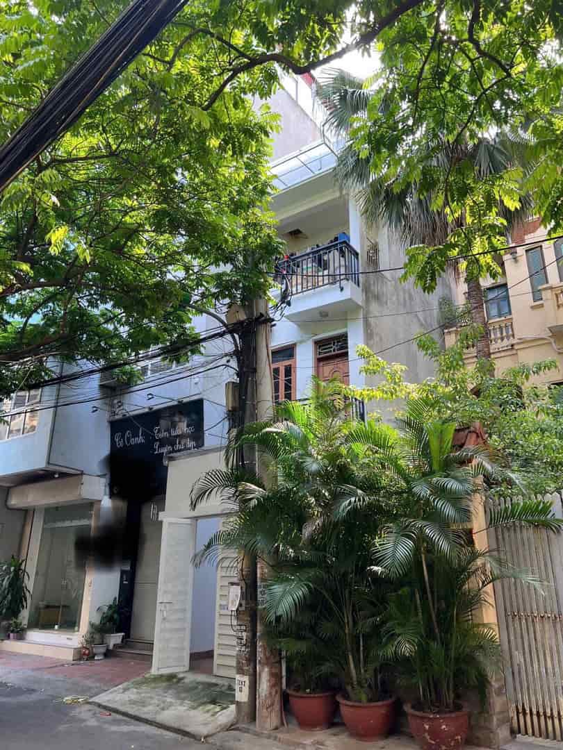 Cho thuê nhà Mp Cù Chính Lan, 51m2* 3 tầng-Mt3m- 4 ngủ, 3 WC 17,5triệu/th