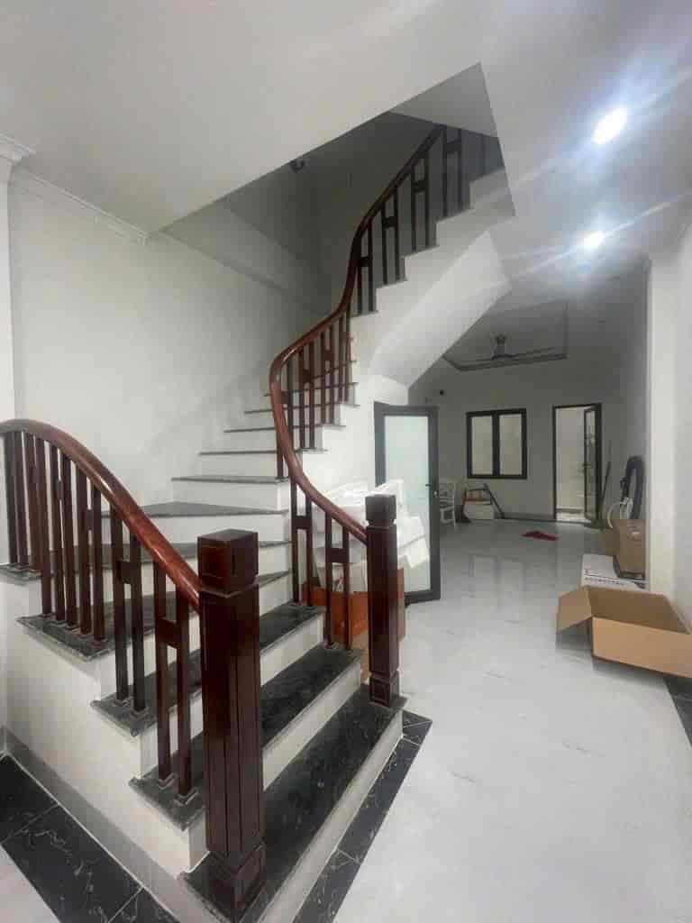 Nhà Đẹp, Giá tốt CHÍNH CHỦ CẦN BÁN NHANH NHÀ mới xây tại quận Long Biên, Tp Hà Nội