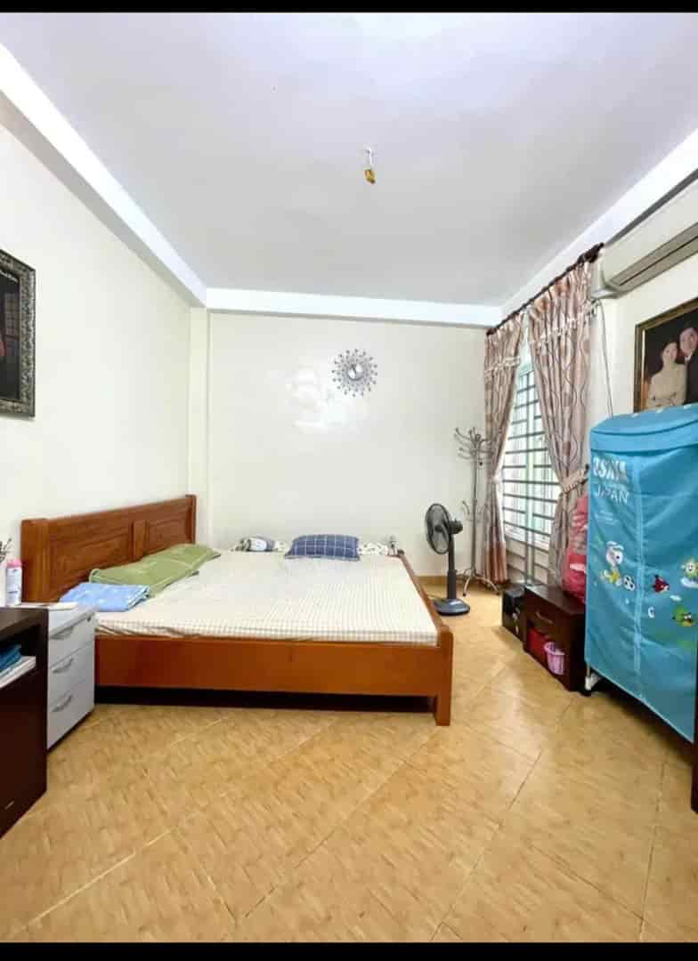 Cho thuê nhà ngõ 180 Nguyễn Lương Bằng, Đống Đa 30m x 5T, 3PN, 4VS giá 11.5 triệu