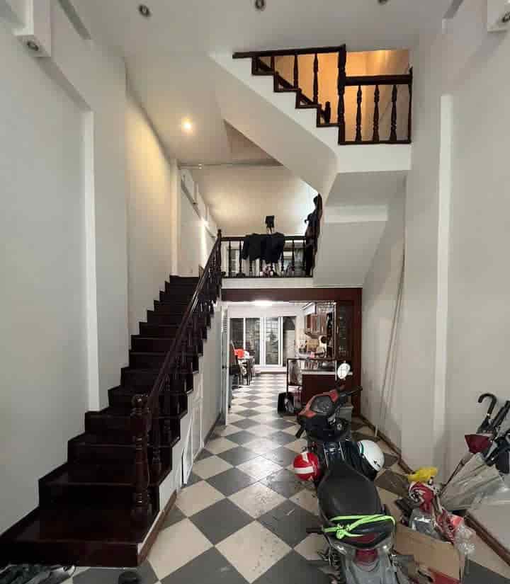 Cho thuê nhà mặt phố Đặng Tiến Đông Đống Đa 40m 4T, 5PN, 3VS  giá 28tr, full đồ, KD đỉnh
