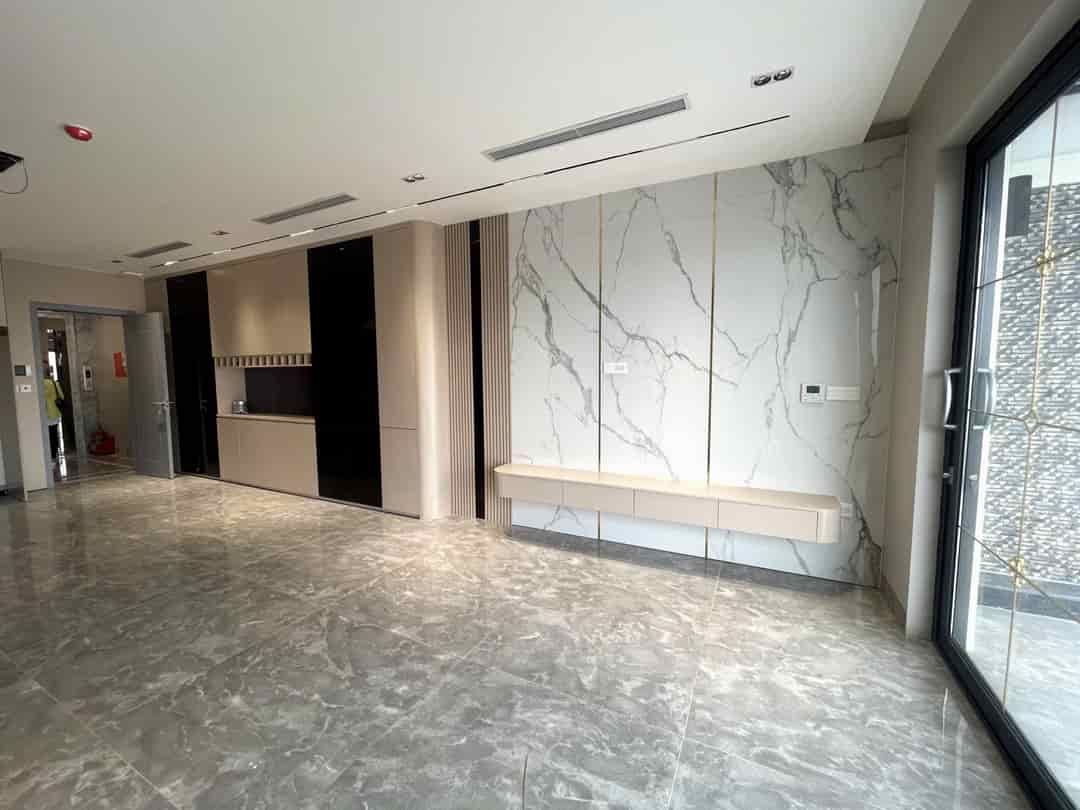 Cho thuê Tòa Nhà VP Mặt Phố Trần Quý Cáp, Đống Đa 90m, 8T thang máy giá 135 triệu