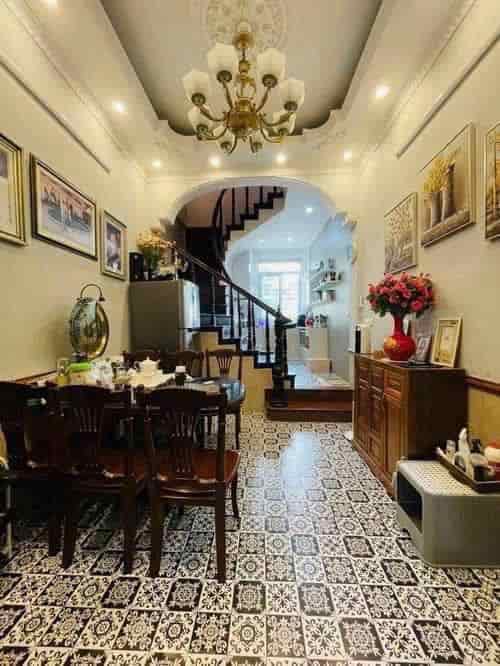 Cho thuê nhà riêng ngõ Phương Mai, Đống Đa 40m x 5T giá 15tr, ngõ ô tô, đầy đủ nội thất
