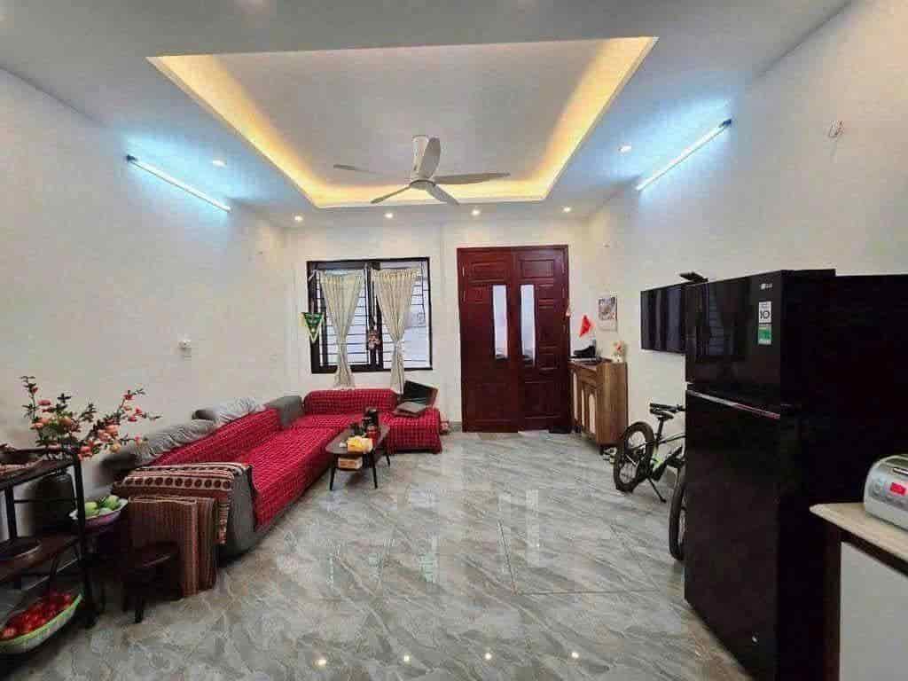Cho thuê nhà đẹp - full đồ - ngõ 132 cửa ngõ 132 đường Cầu Giấy 35m x 5T giá 15 triệu