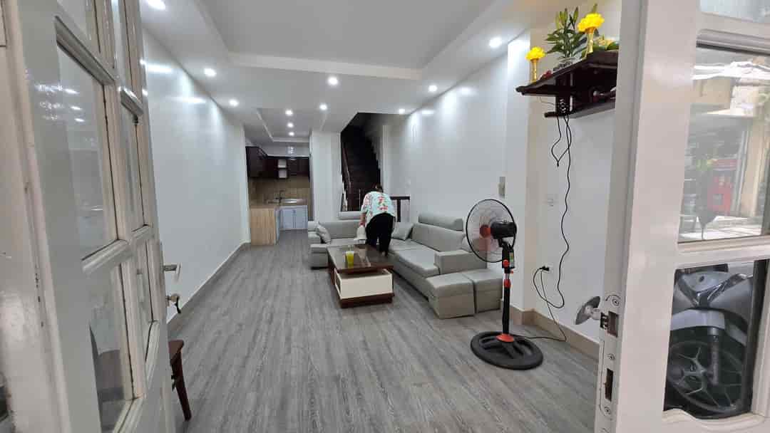 Cho thuê nhà mặt phố Vọng Hà - Hoàn Kiếm 35m x 5T, 4 PKK giá 20 triệu - ở và kinh doanh