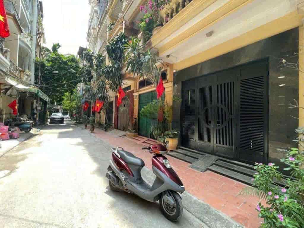 Cho thuê nhà nguyên căn Phố Mạc Thái Tông, Cầu Giấy 42m x 5T, 5PN3VS giá 21tr, ô tô tránh