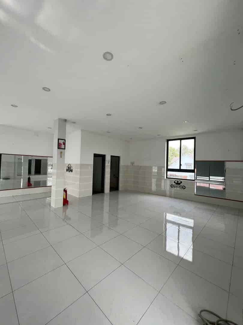 Cho Thuê Tòa Nhà 600m2 Trung Tâm Thủ Dầu Một Bình Dương 200 Triệu/Tháng