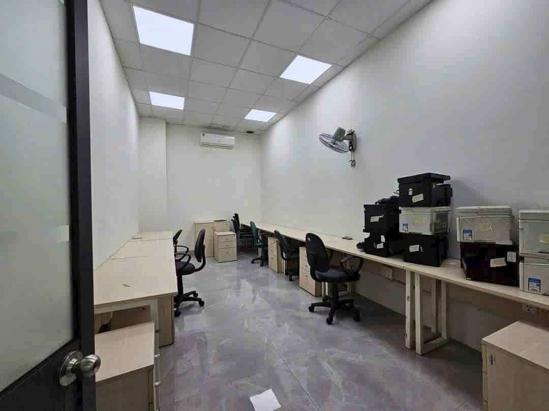 Cho thuê tòa nhà văn phòng Phú Tân, Thủ Dầu Một, góc 2 mặt tiền, nội thất đầy đủ