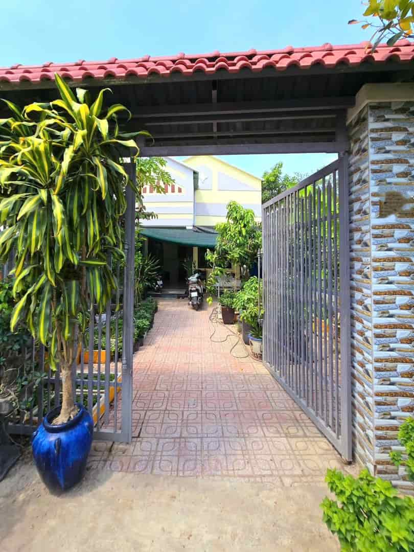 Nhà DT 200m2, ngang 6, Mặt Tiền, Quận 9, Giá chỉ 2.95ty
