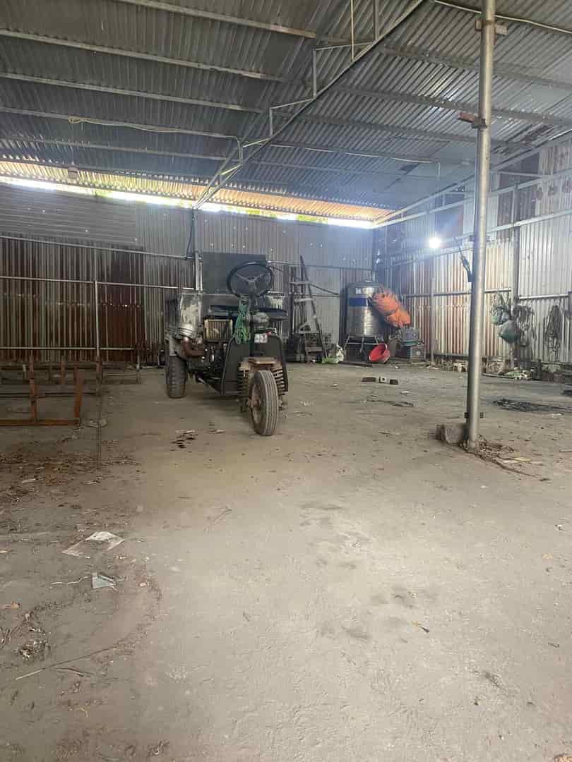 Cho thuê kho 200m2 Liên Ninh, Thanh Trì, kho mặt đường, ô tô đỗ cửa, giá 10 triệu/tháng