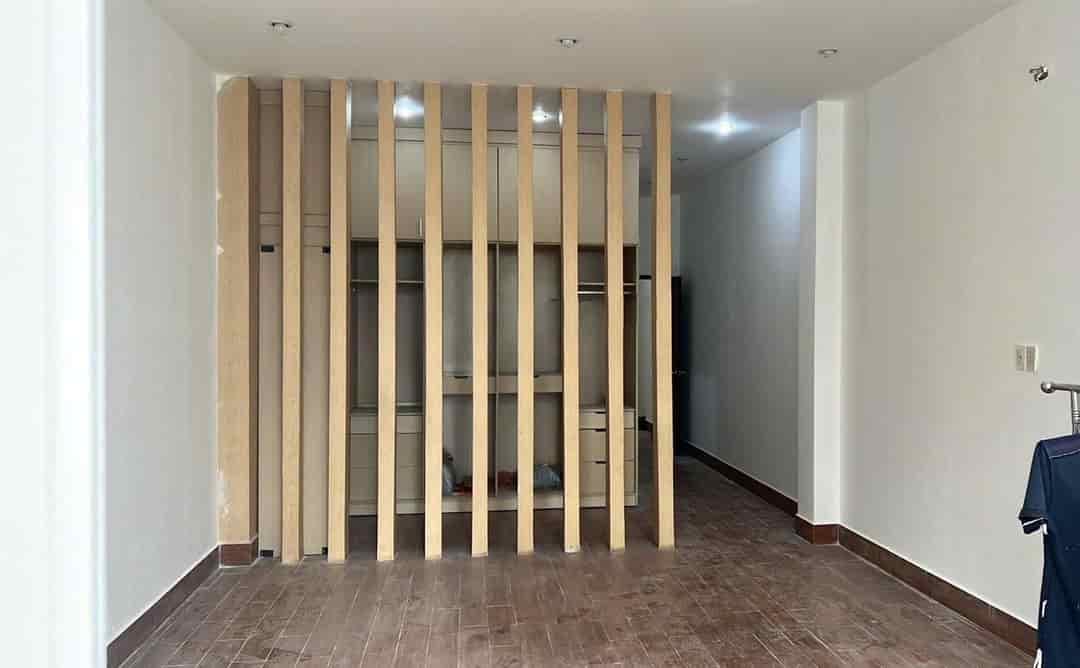 Nhà mặt tiền Phạm Phú Thứ, phường 11, DTSD 450m2, 1 trệt 3 lầu, 7PN 6WC, sân thượng.