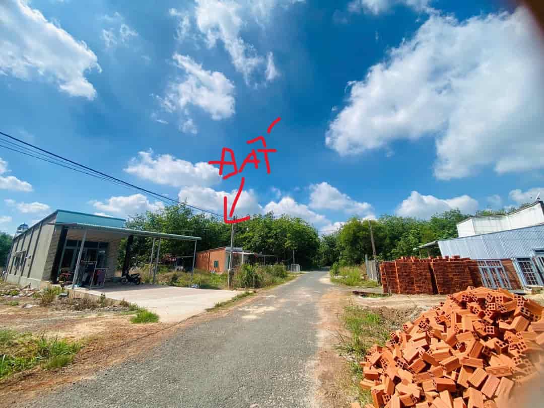 VỢ CHỒNG THUA LỖ CHỨNG KHOÁN CẦN THANH LÝ LÔ ĐẤT 2.700M2 NGAY CHỢ QUẸO VÀO 190TR