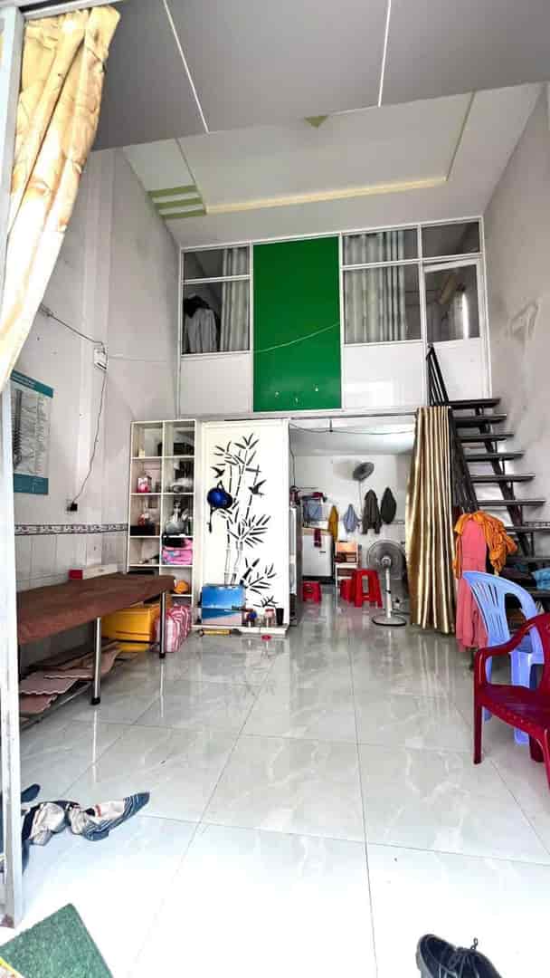 Nhỉnh 1 đồng có nhà mặt tiền kinh doanh buôn bán nhỏ lẻ ngay metro tân thới hiệp