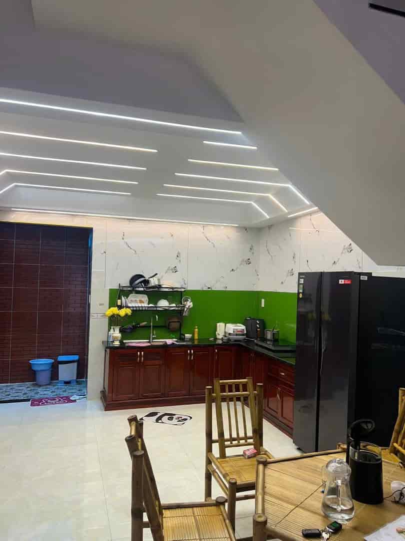 Nhà đẹp diện tích khủng 1 trệt 3 lầu 4,5mx23m hiệp thành 12 q12