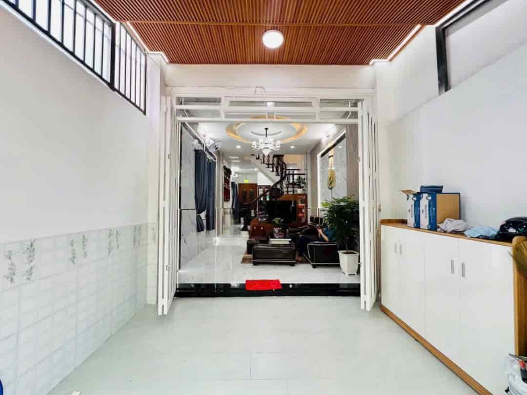 Nhà đẹp sang xịn mịn full nội thất cao cấp ngay gần siêu thị metro q12
