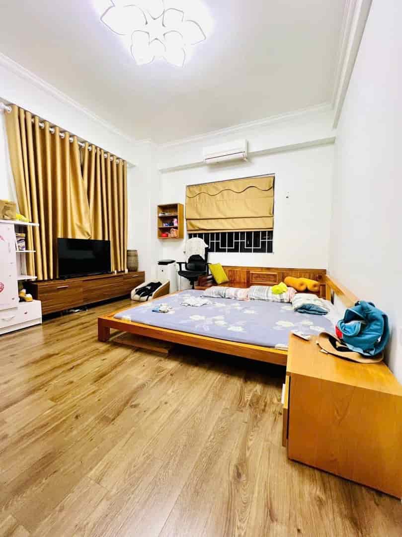 Bán căn hộ chung cư đường Hoàng Minh Giám, Thanh Xuân, 79m2, nhà đẹp ở luôn, view mặt phố