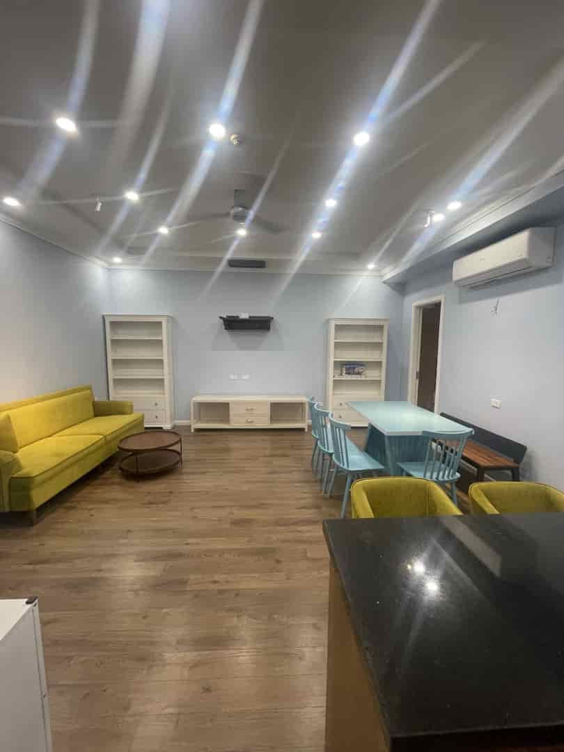 Bán căn hộ chung cư đường Hoàng Minh Giám, Thanh Xuân, 79m2, nhà đẹp ở luôn, view mặt phố