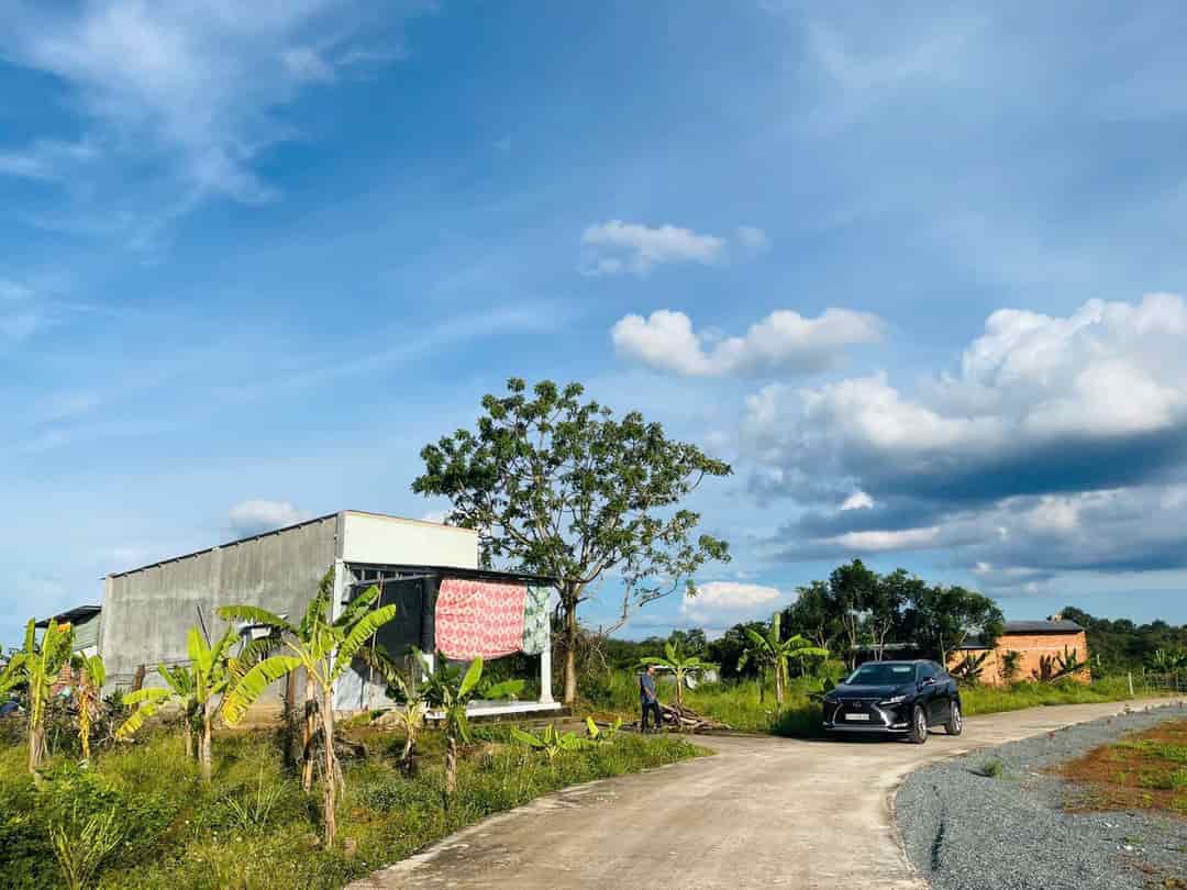 Bán đất, 422.1m2, Thổ Cư,SHR,Nở Hậu,Giá 286Triệu,2 Mặt Tiền, View Suối,Sát Chợ, Dân hiện hữu