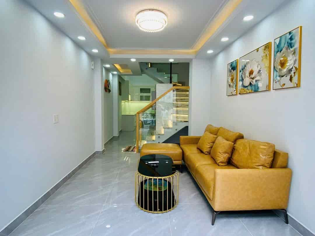 Bán nhà Phạm Văn Chiêu, 5 phòng ngủ, 4.5 tấm, sử dụng gần 200m², giá chỉ hơn 5 tỷ