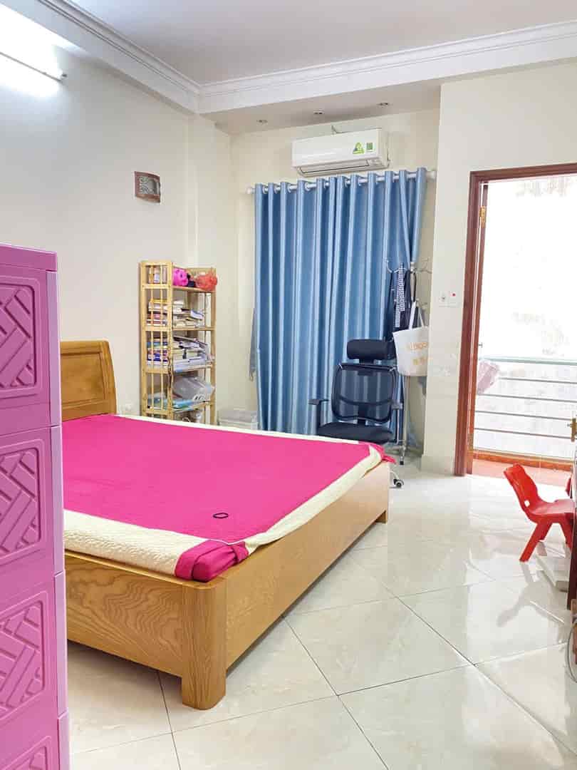 Cho thuê nhà nguyên căn ngõ 91 Hoàng Mai, 40m2, 5 tầng, 3 ngủ, 3 WC, 11 Triệu, vào ngay