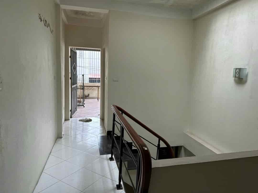 Cho thuê nhà ngõ 202 Giáp Bát, 4 tầng x 45m2, 4 ngủ, 3 WC, 14 Triệu