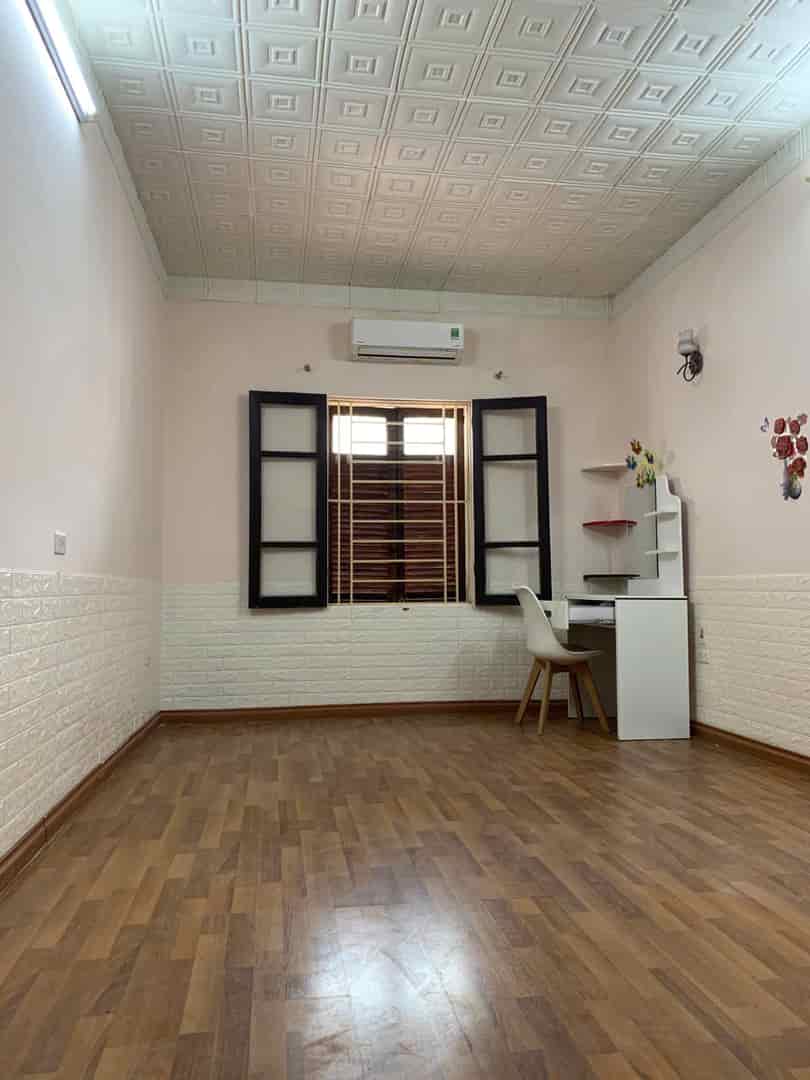 Cho thuê nhà Tập thể Nguyên Hồng, 75m2, 3 ngủ, 2 vê sinh, 9 Triệu