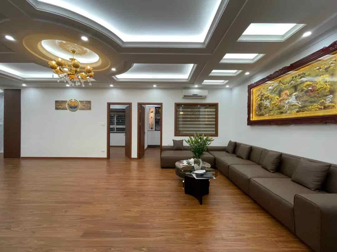 Bán căn hộ 17t Hoàng Đạo Thúy 122m2 3PN 2WC nhà đẹp đủ đồ về ở luôn giá 8.* tỷ CTL