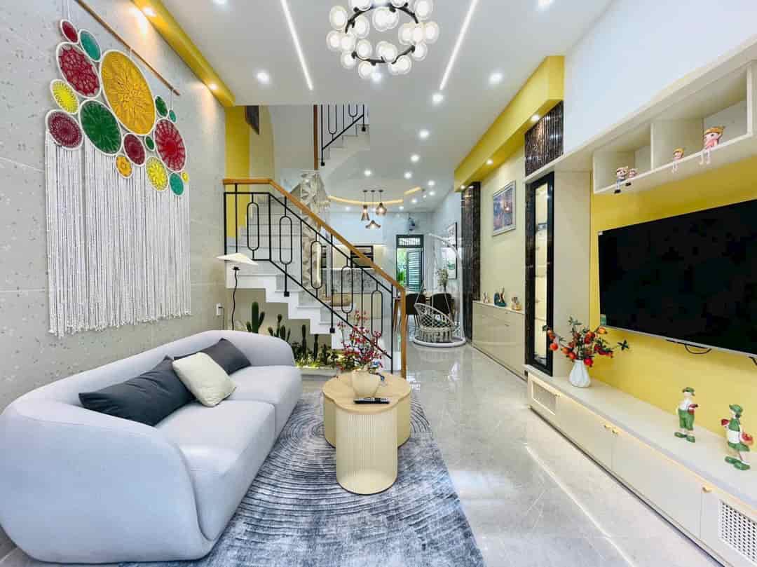 Định cư nước ngoài bán nhanh căn 49,8m2 giá 2 tỷ 650 triệu đường Nguyễn Tri Phương, phường 5, Q10