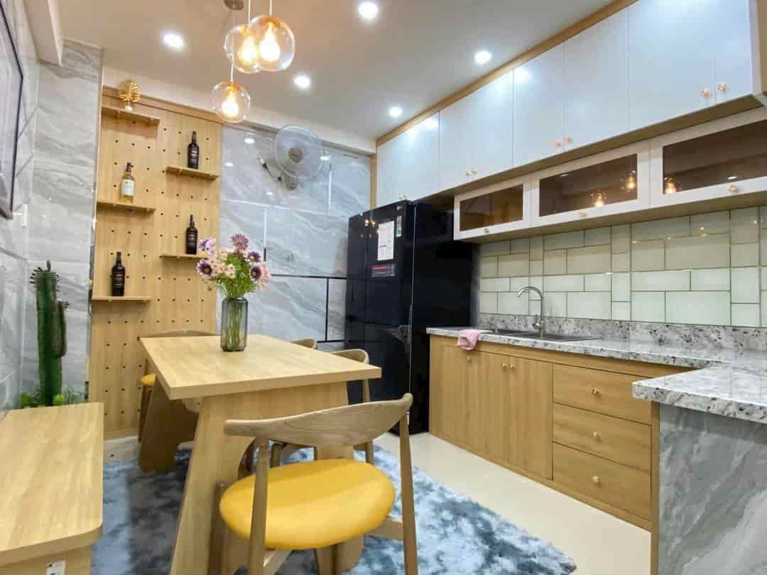 Sang nhượng gấp nhà 41m2 Yên Thế, P.2, Tân Bình, gần sân bay, xây 4 tầng, giá 2 tỷ