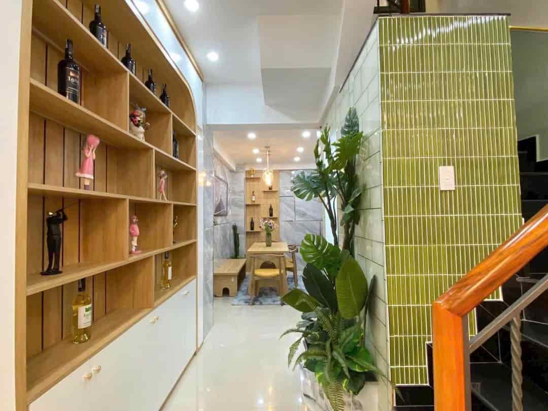 Sang nhượng gấp nhà 41m2 Yên Thế, P.2, Tân Bình, gần sân bay, xây 4 tầng, giá 2 tỷ