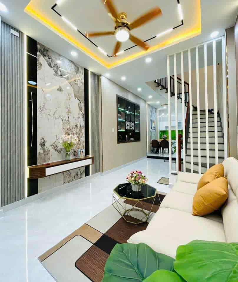 Siêu phẩm nhà 42m 2 Lam Sơn, P. 2, Tân Bình, gần sân bay Tân Sơn Nhất, giá 2tỷ100