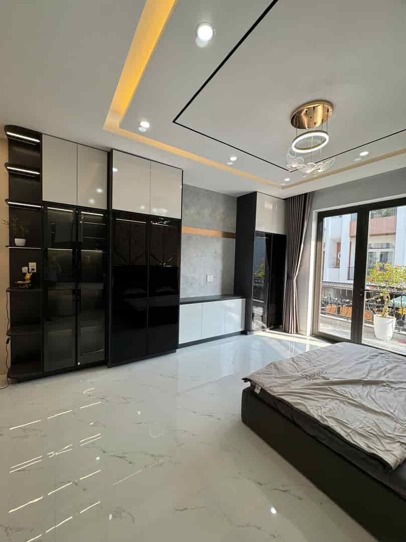 Ngũ Hành Sơn ,Toà khách sạn 6,5 tầng hiện đại, gần trung tâm Chính quận, đi bộ vài phút ra bãi tắm sơn thuỷ