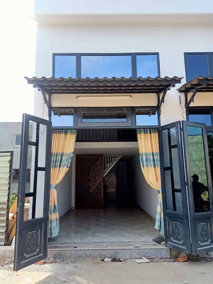 Bán nhà gần chợ Bình Chánh giá rẻ chỉ 600 triệu, sổ riêng, không phát sinh chi phí thêm