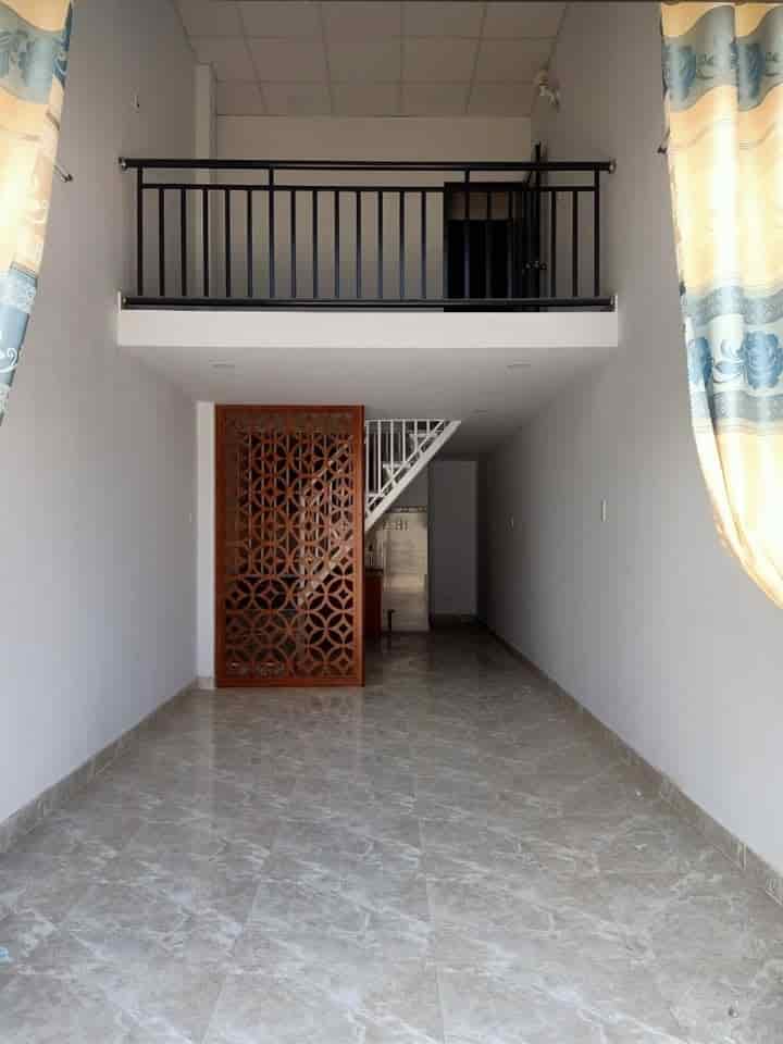 Bán nhà gần chợ Bình Chánh giá rẻ chỉ 600 triệu, sổ riêng, không phát sinh chi phí thêm