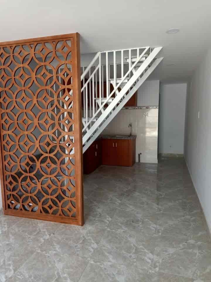 Bán nhà gần chợ Bình Chánh giá rẻ chỉ 600 triệu, sổ riêng, không phát sinh chi phí thêm