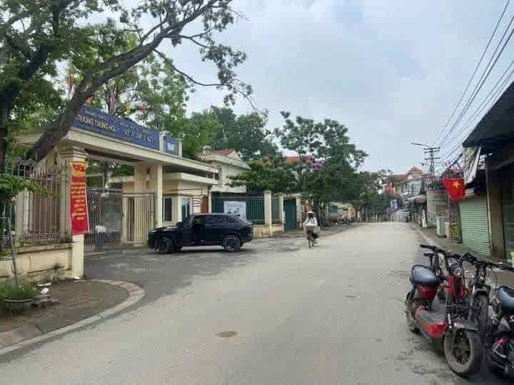 Cc gửi bán lô đất 52m bám ql6  đường ô tô đỗ cửa