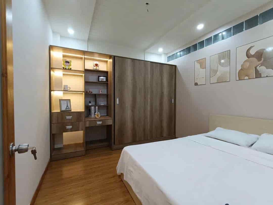 Bán 1ty830 MT Hoà Hưng Quận 10 SHR DT 70m2