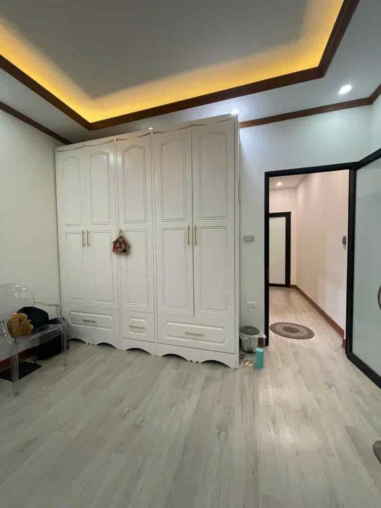 Bán Nhà Hoàng Văn Thái, 35m², Ngõ Thông, Ô Tô, Thoáng Sáng, Giá Chỉ 6.45 Tỷ