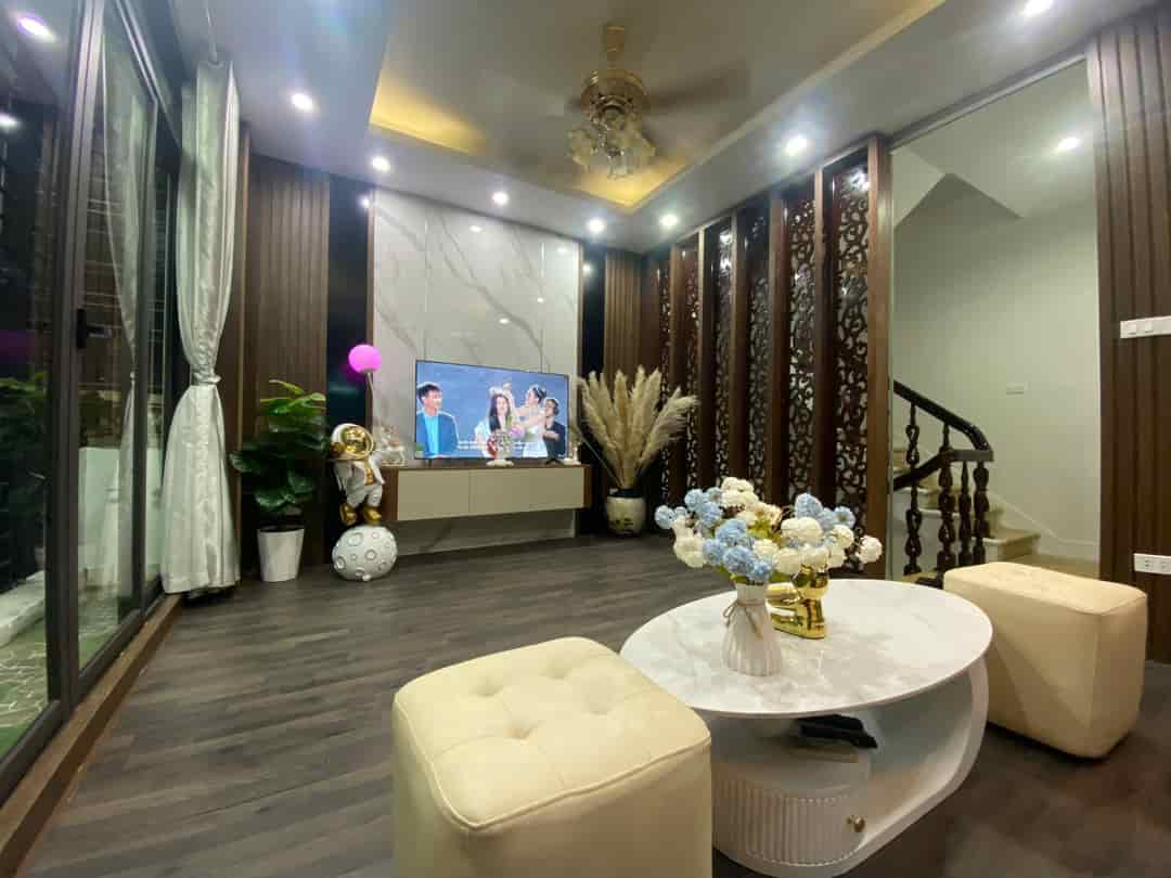 NHÀ ĐẸP Ở XUÂN THỦY, PHÂN LÔ, Ô TÔ, LÔ GÓC 2 MẶT NGÕ, 2 THOÁNG, VEW ĐH BÁO CHÍ TUYÊN TRUYỀN - KHU VỰC VIP