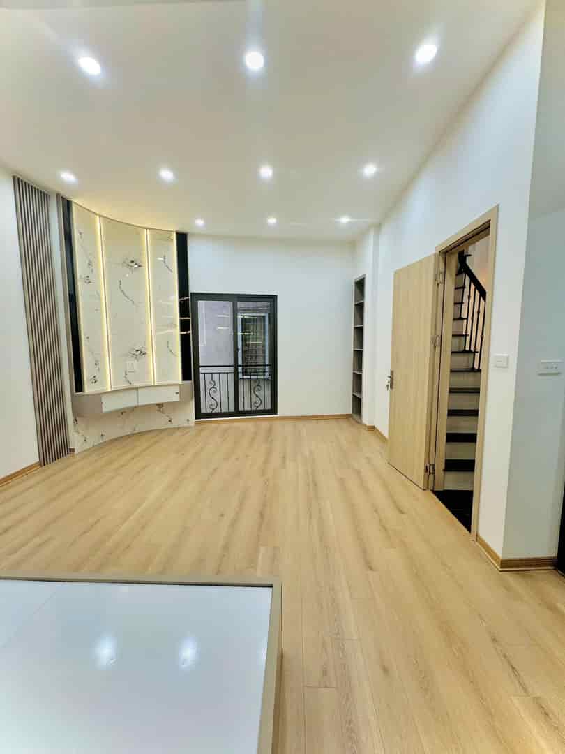 Nhà mới phố Nguyễn Khoái 5 tầng, 30m2, giá 4.95 tỷ