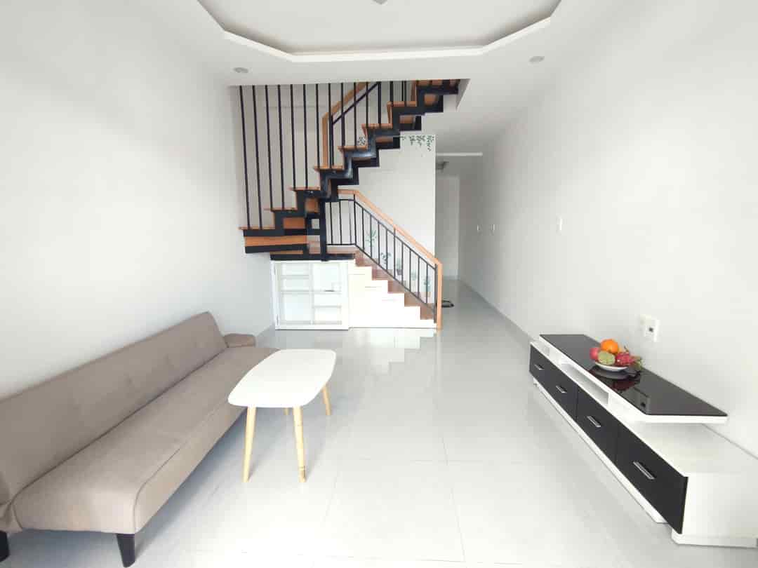 Cần Bán nhà 1trệt, 1lầu: đường Vạn Hạnh, P8, Đà Lạt