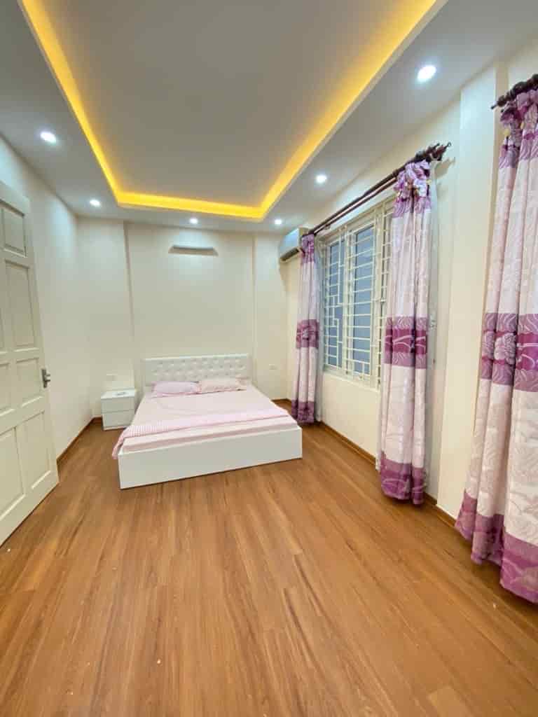 Bán nhà Cầu Giấy, gần ô tô, an sinh đỉnh 30m2, 5T, 3pn  giá 6tỷ9