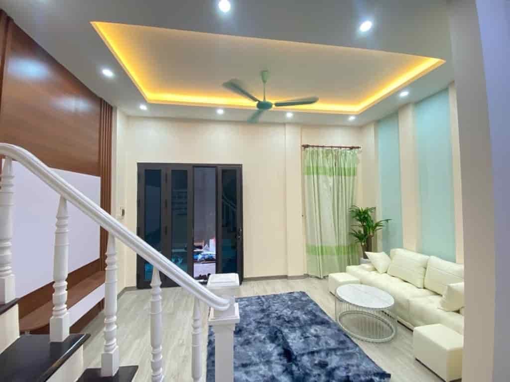 Bán nhà Cầu Giấy, gần ô tô, an sinh đỉnh 30m2, 5T, 3pn  giá 6tỷ9