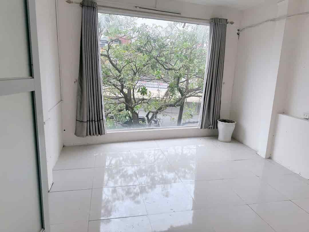Cho thuê cả nhà mặt phố số 143 Nguyễn Chí Thanh, Láng Hạ, Đống Đa, Hà Nội